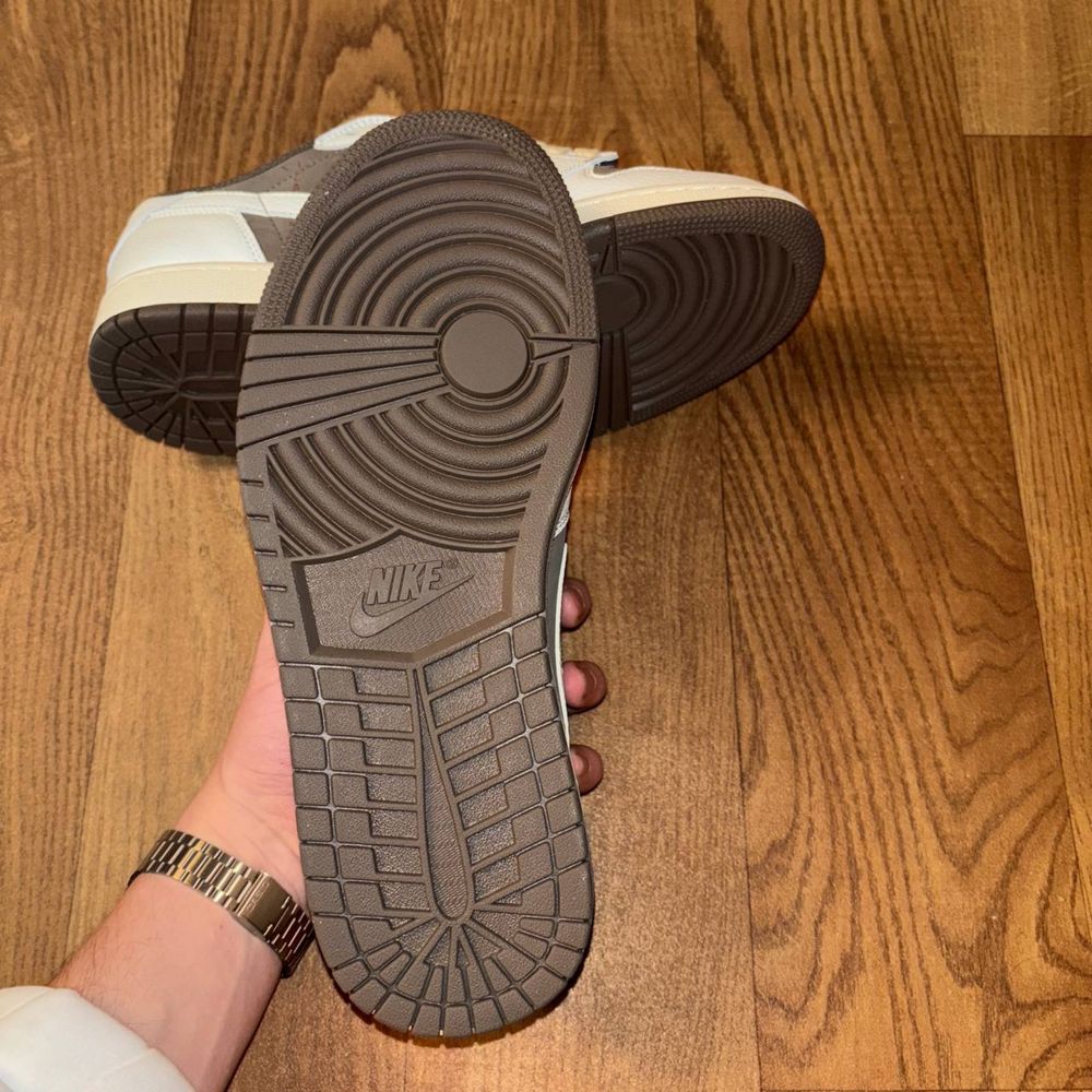 Air Jordan 1 low reverse mocha (Travis Scott)