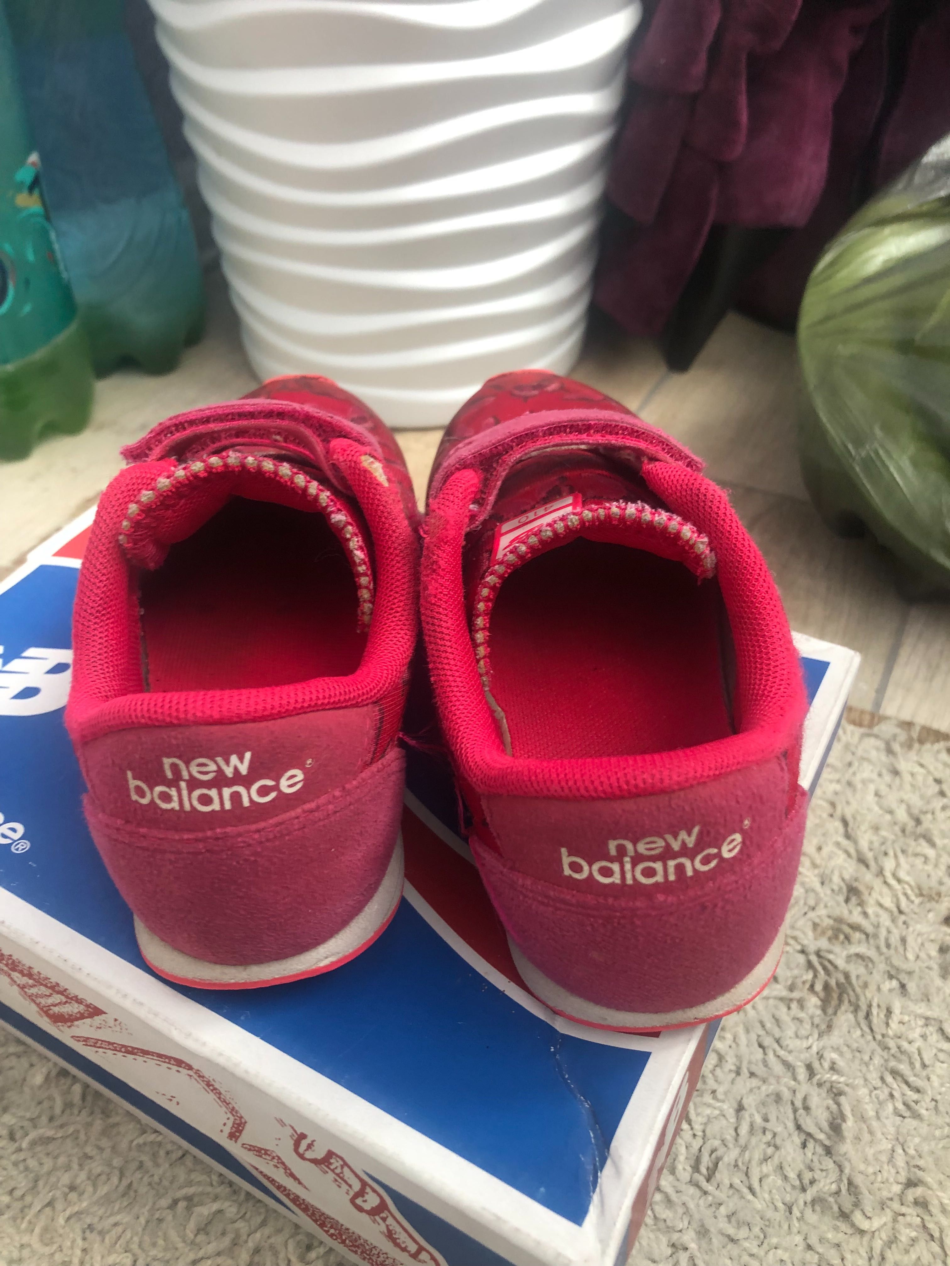 Кросівки для дівчинки New Balance