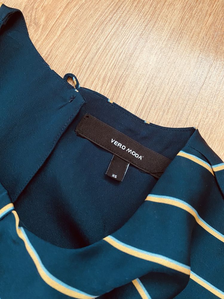 Elegancka sukienka midi do biura