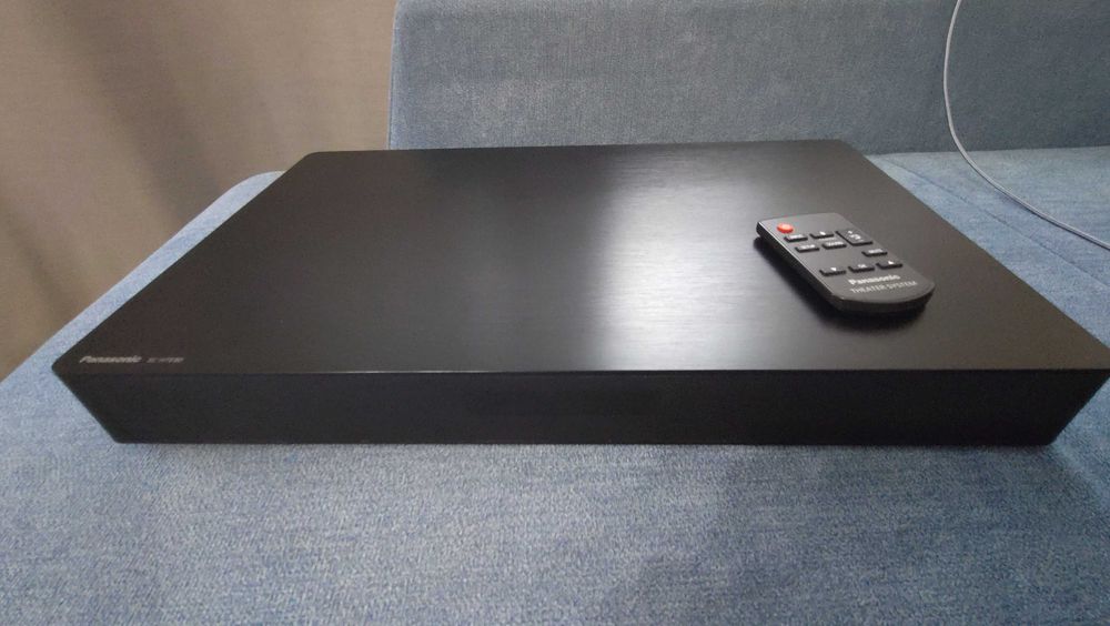 Kino domowe Panasonic, niski profil, pod konsole, laptopa, telewizor.
