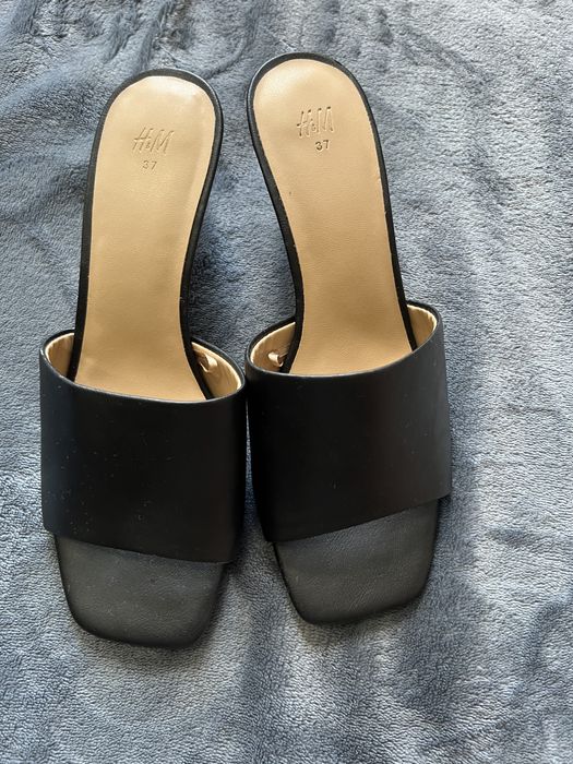 Босоножки мюли.