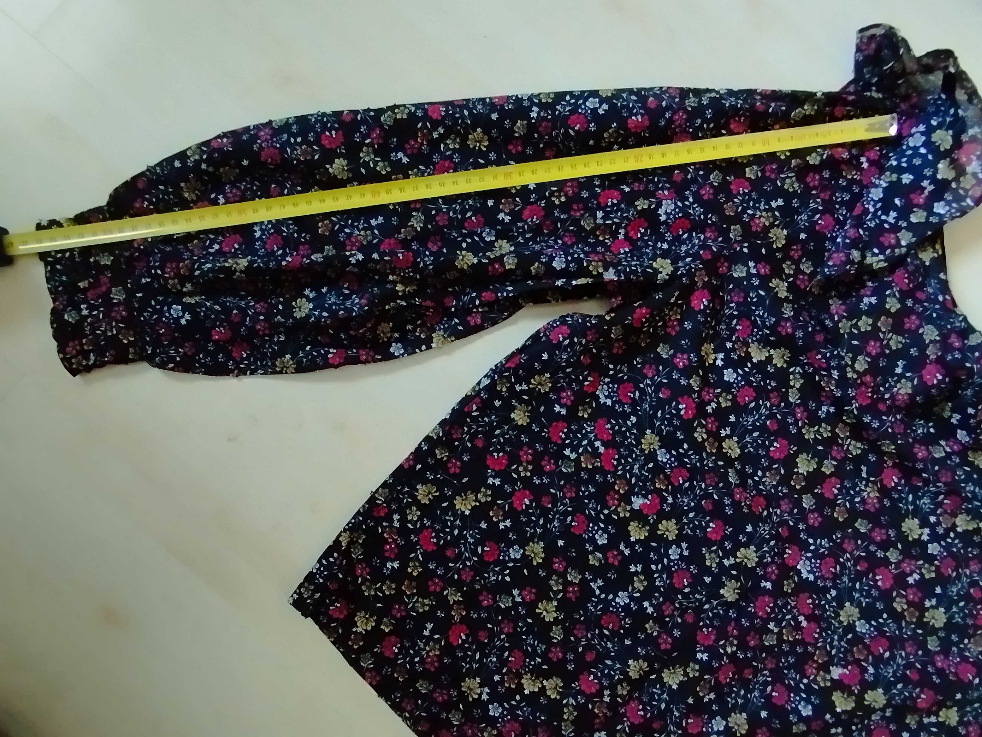 czarna hiszpanka na jedno ramię xxl kwiatki łączkę drobny floral print
