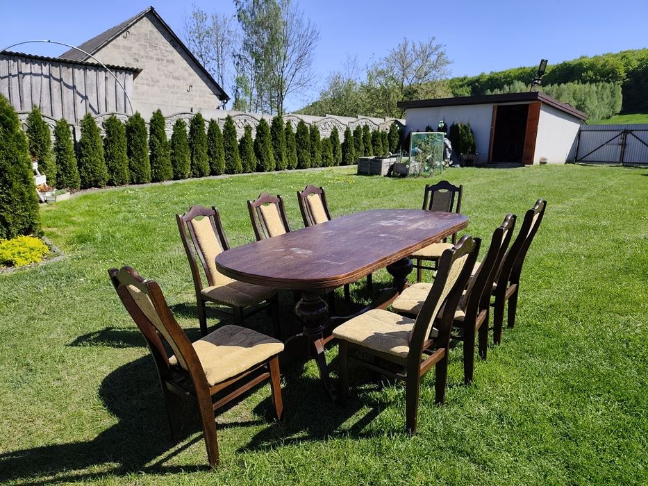 Stół rozkładany z 8-mioma krzesłami