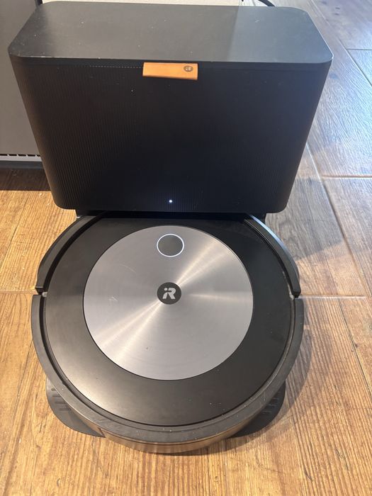 Odkurzacz iRobot Roomba j7 w zestawie ze stacja czyszczaca Clean Base