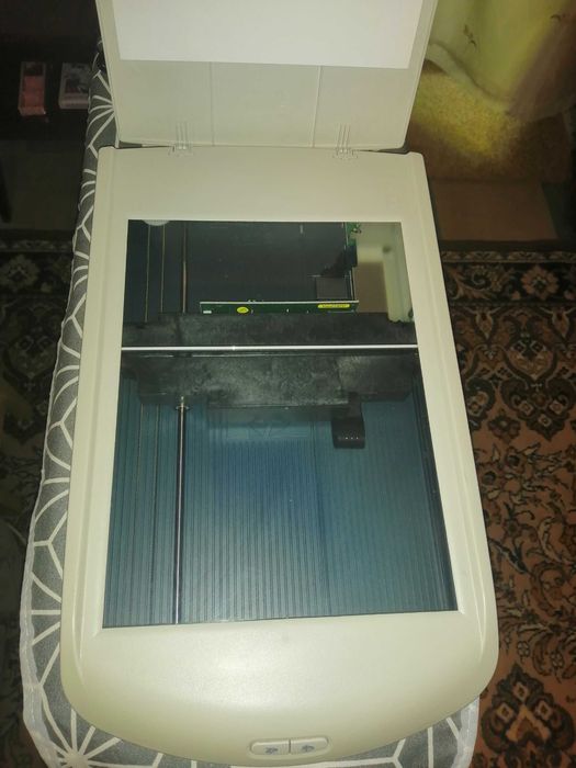 Продам сканер HP Scanjet 2400