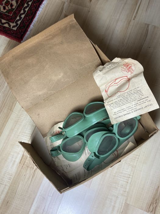 Orginalnie nowe okulary zamknięte w oprawie gumowej milicja oc ZOMO