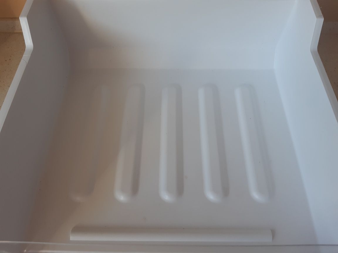 Półka szuflada dolna lodówka Indesit