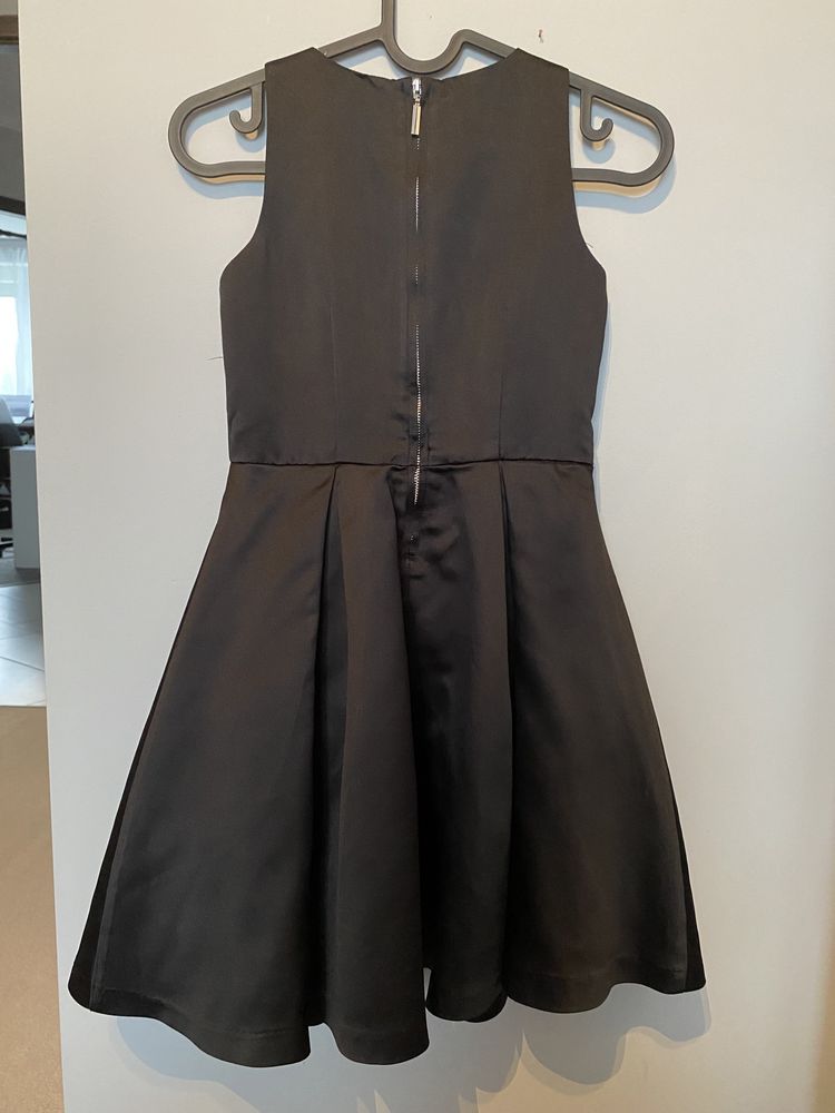 Sukienka czarna satynowa 134/140 H&M