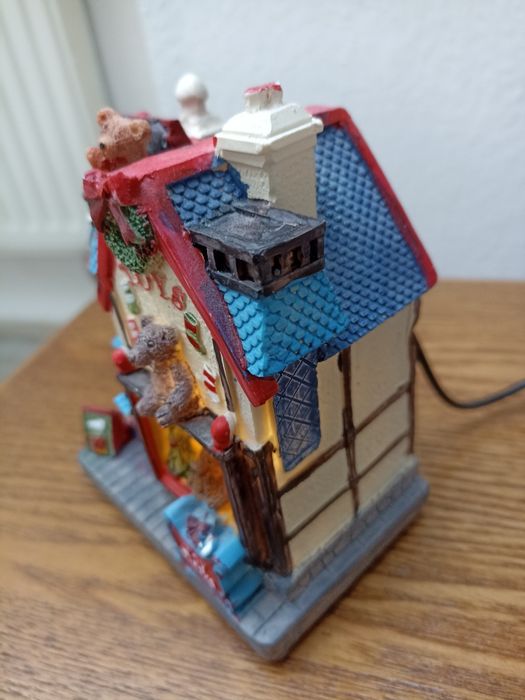 Рождественский домик с музыкальными мелодиями.