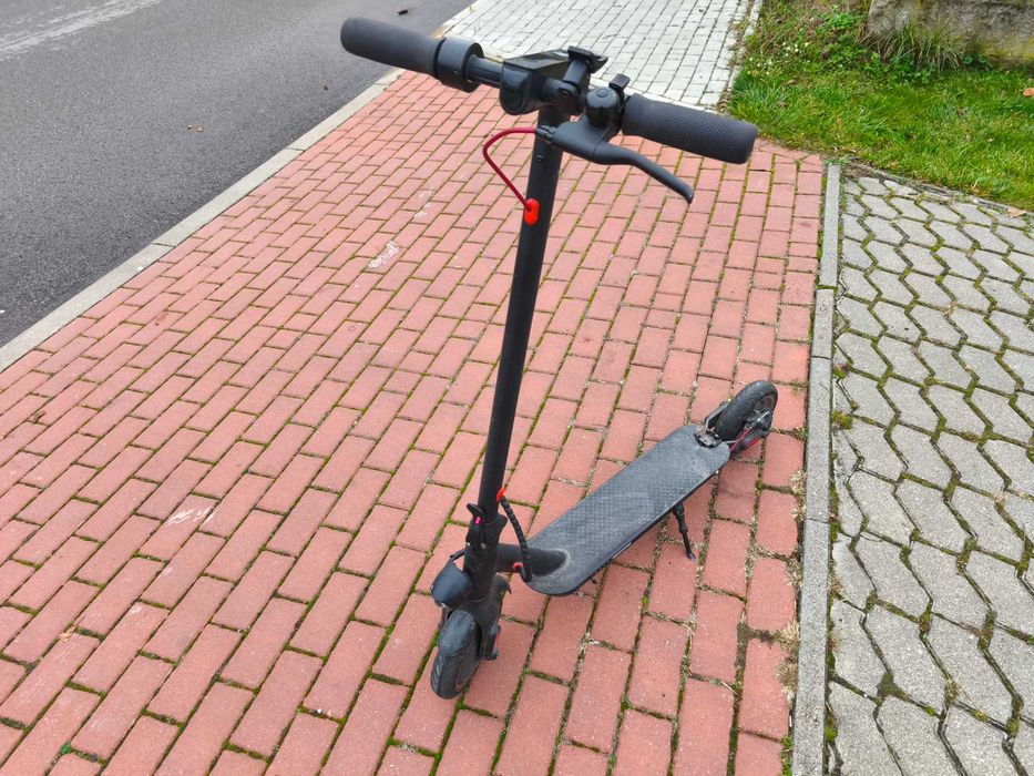 Hulajnoga elektryczna uszkodzona