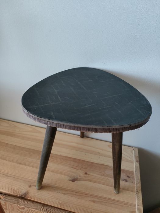 kwietnik stolik pomocnik PRL patyczak trójnóg