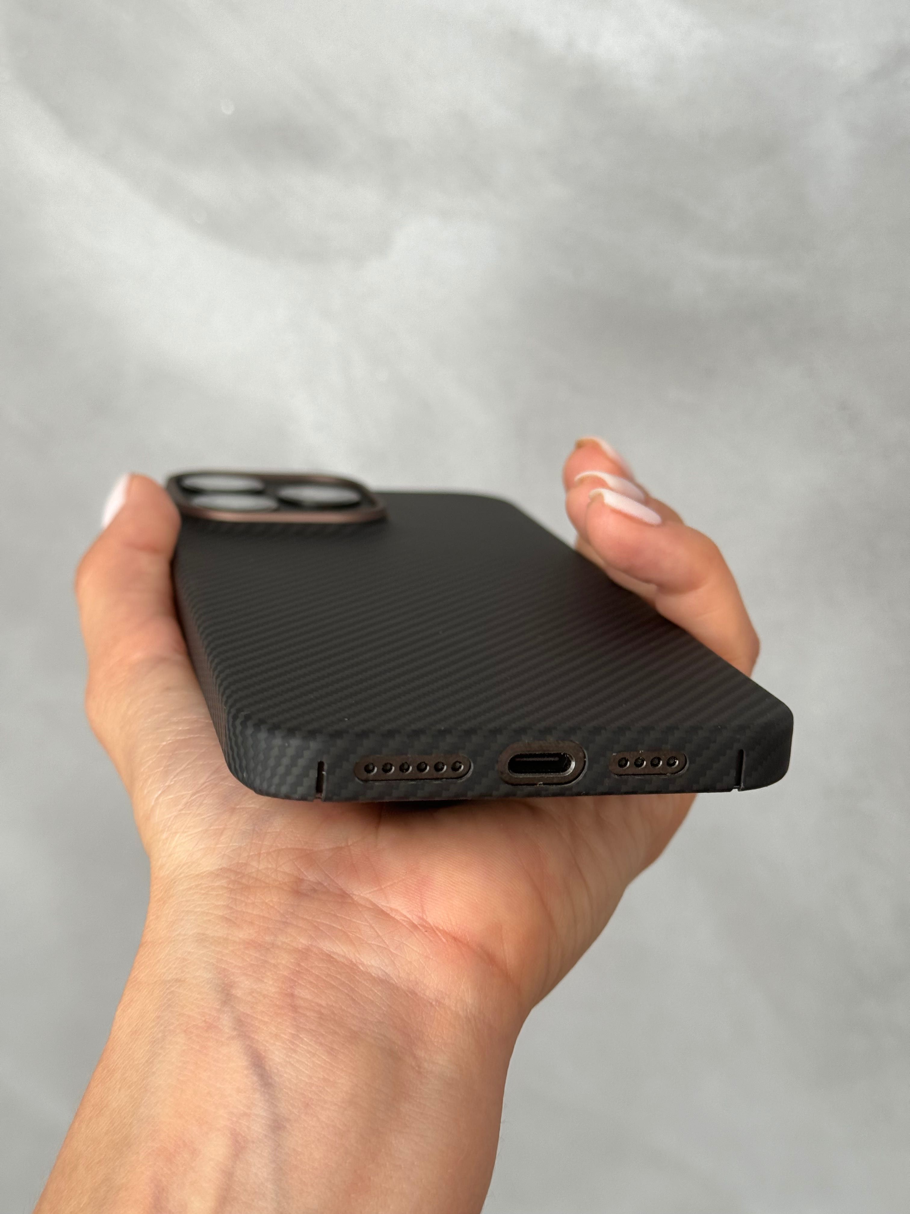 Карбоновый чехол с защитой камер iPhone 15 Pro Max