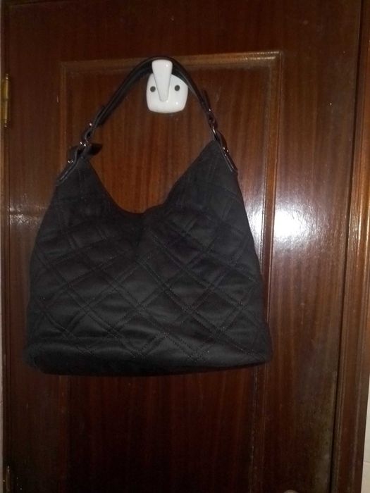 Carteira preta com brilhantes