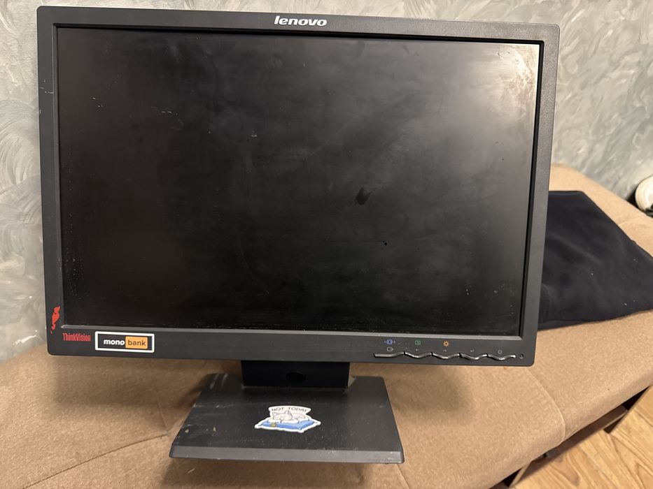 Монітор компютерний lenovo