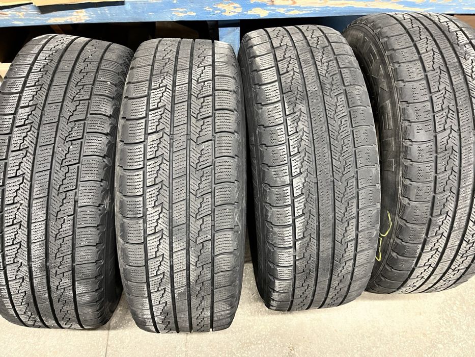 Продам шини R17 215.60