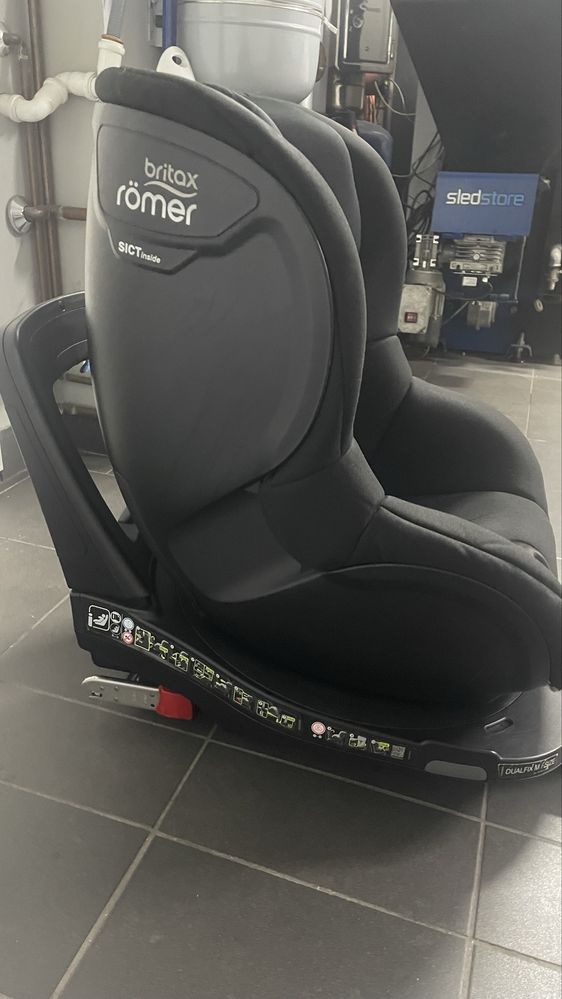 Fotelik samochodowy obrotowy Britax romer dualfix M i-size