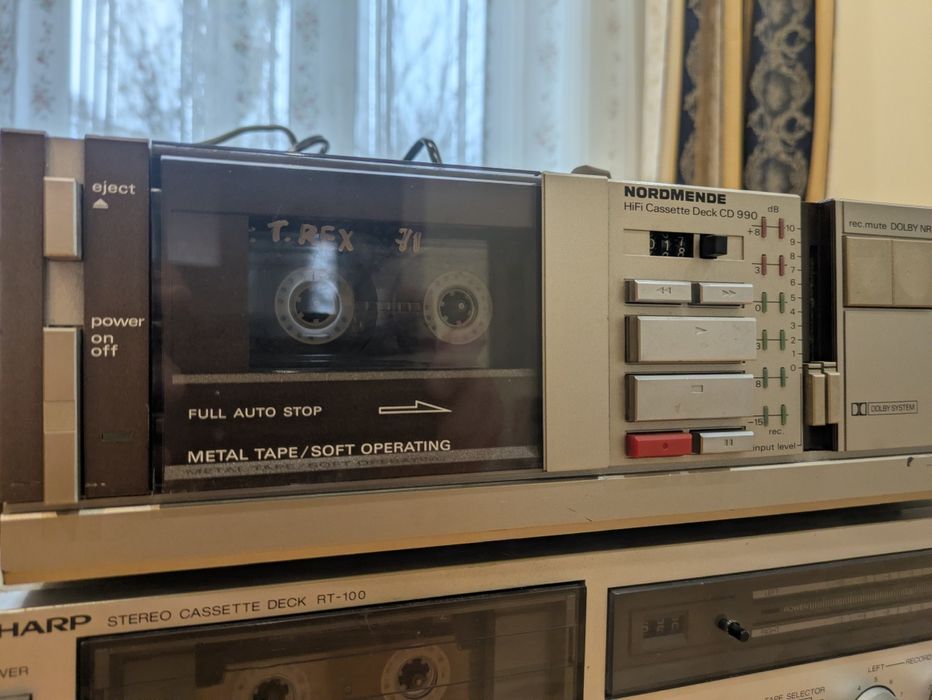 Магнітофон Sharp rt 100.