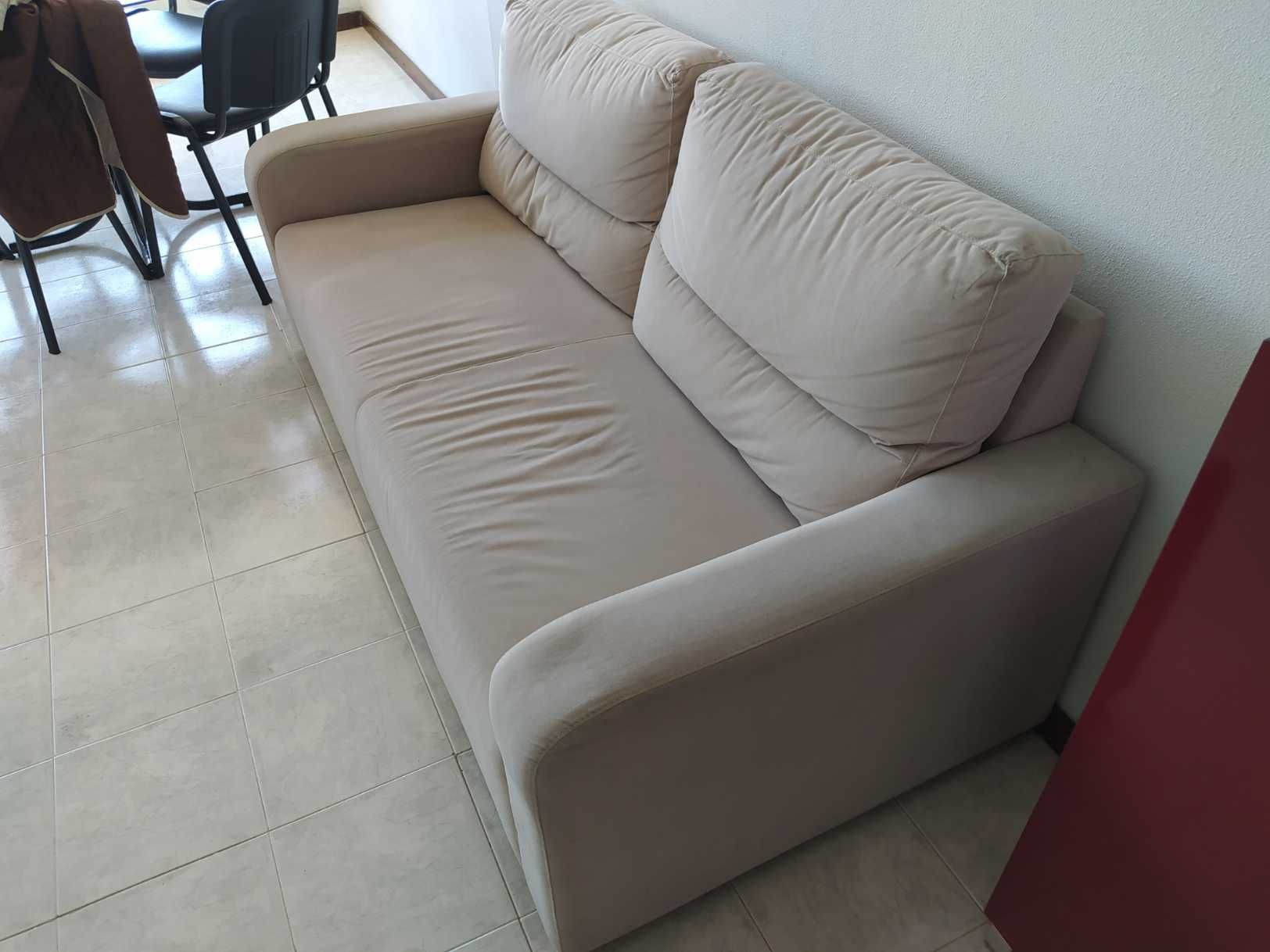 Sofá 3 lugares em tecido bege 175x80cm bom estado com oferta capas