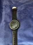Timex Expedition з чорним циферблатом.