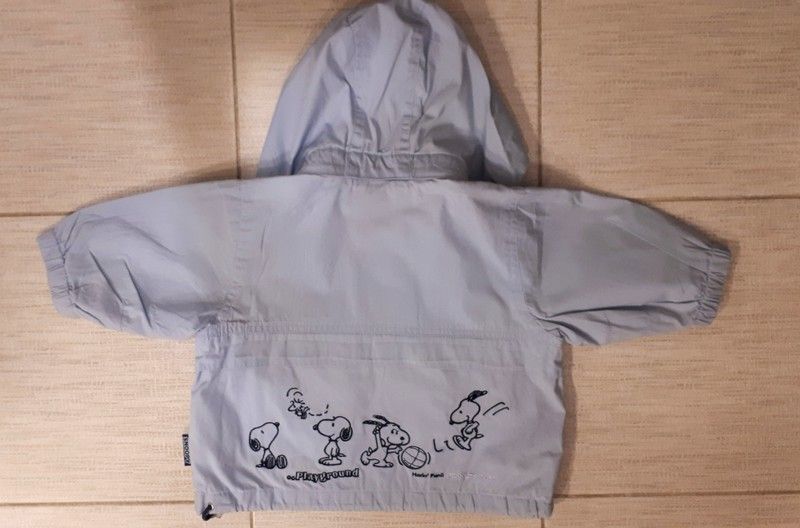 cienka kurteczka wiatrówka z kapturem Snoopy H&M 74-80