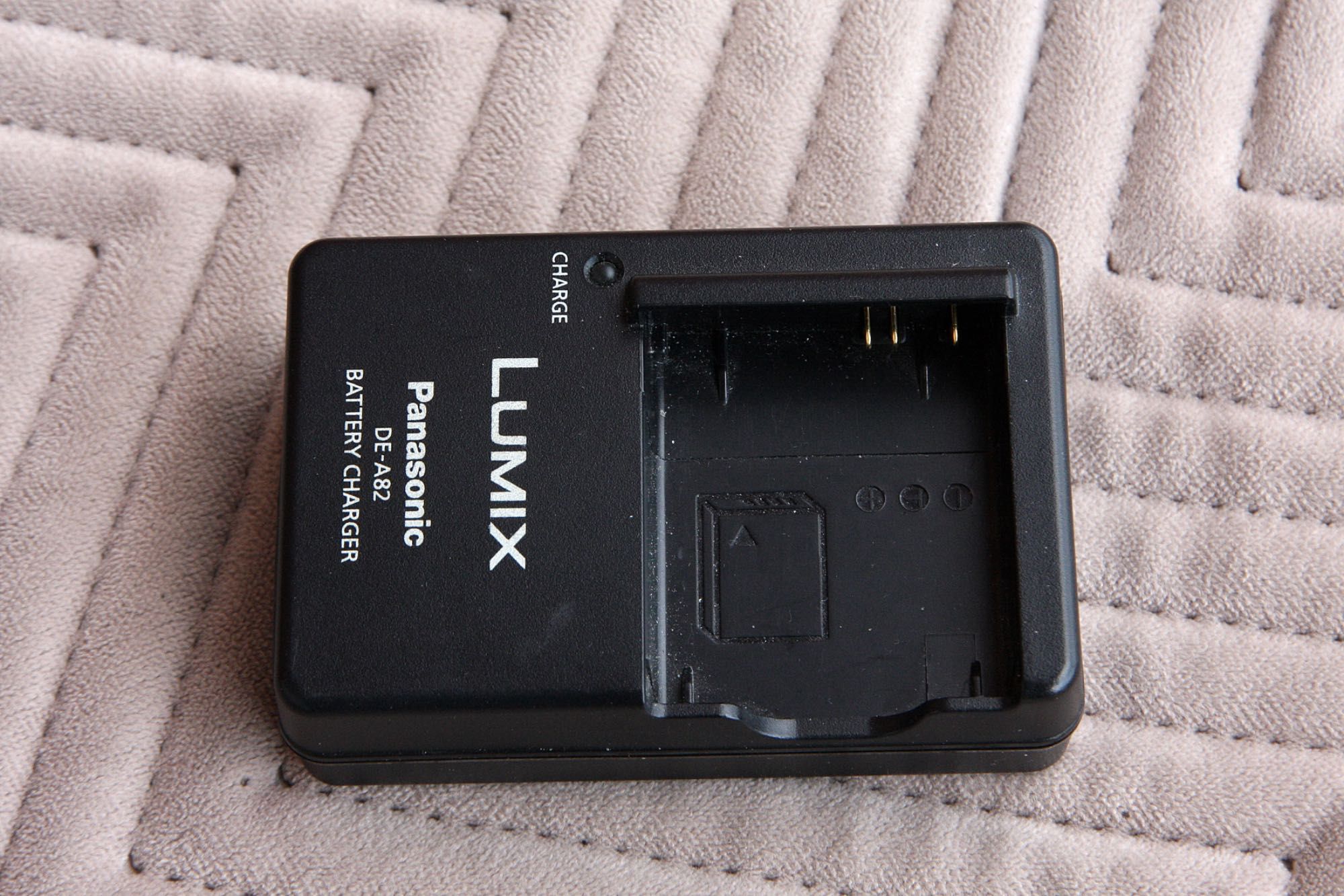 Ładowarka originalna Lumix DE-A82 do baterii model DMW BCJ13
