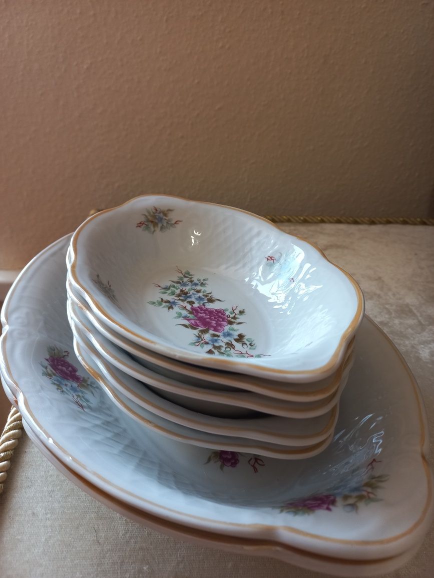 Продам сервизы чайный,  кофейный,  столовый,  наборы блюд    СССР.