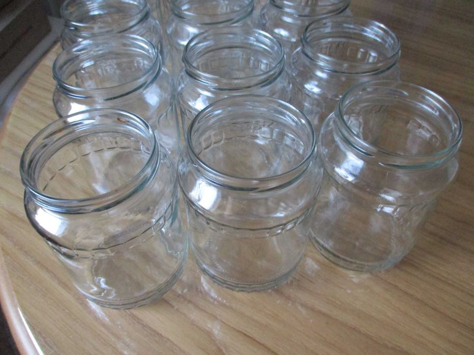 Укрпоштой бесплатно. Банки 10 шт 0.72 л, твист 82 мм, новые крышки.