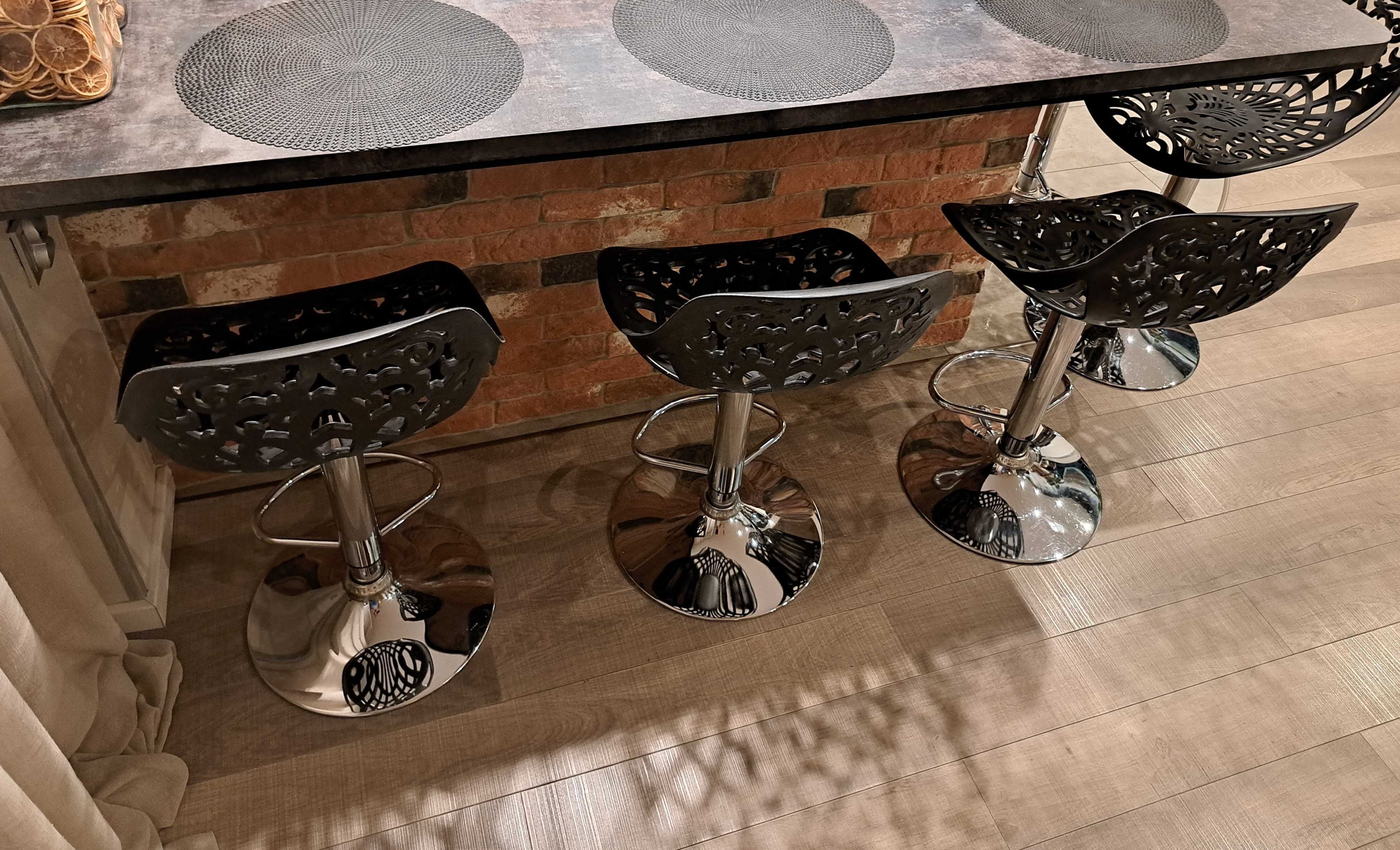 3 hokery KARE Design – używane, bez regulacji wysokości