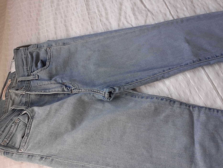 Levis originais jovem em bom estado