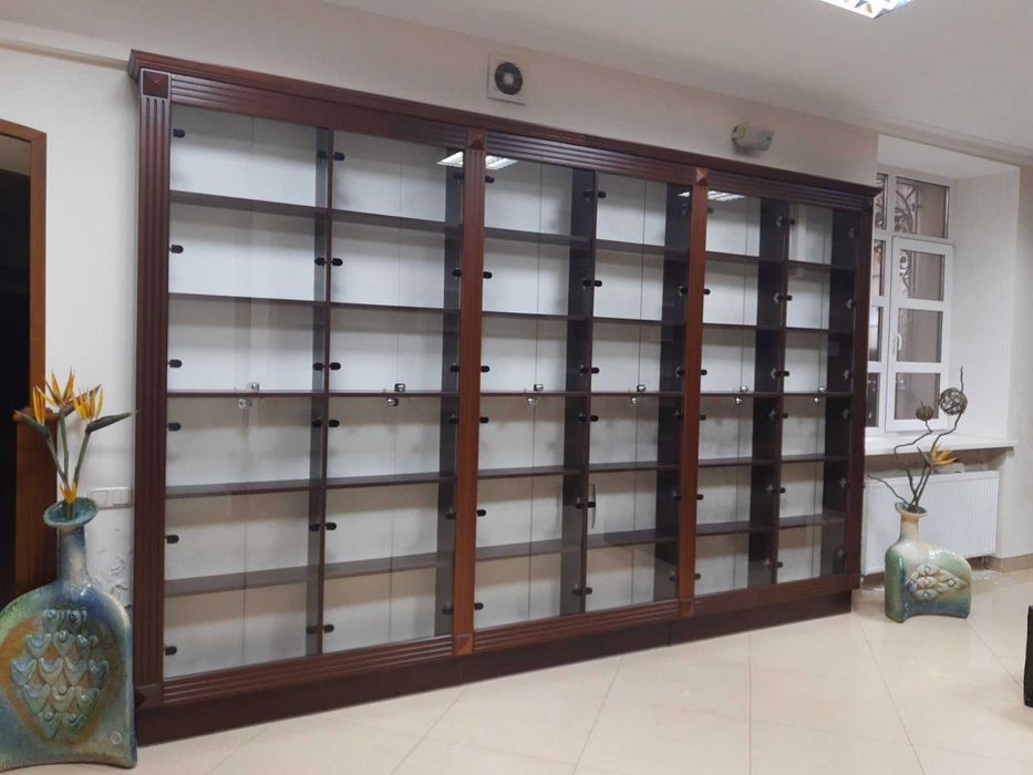 Меблі, вітрини, стелажі для торгових комплексів, магазинів