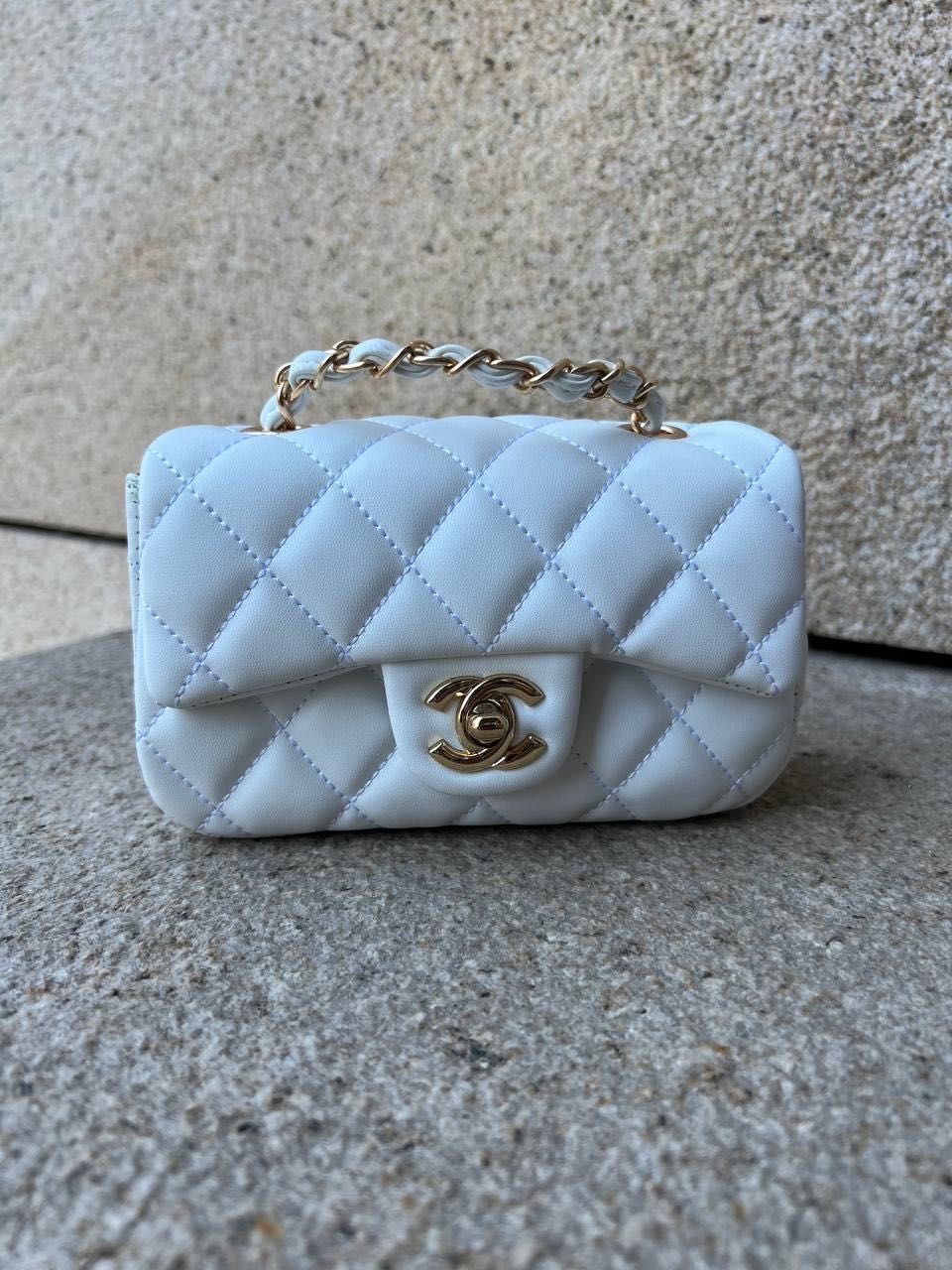 В продажі нова Chanel mini (white)