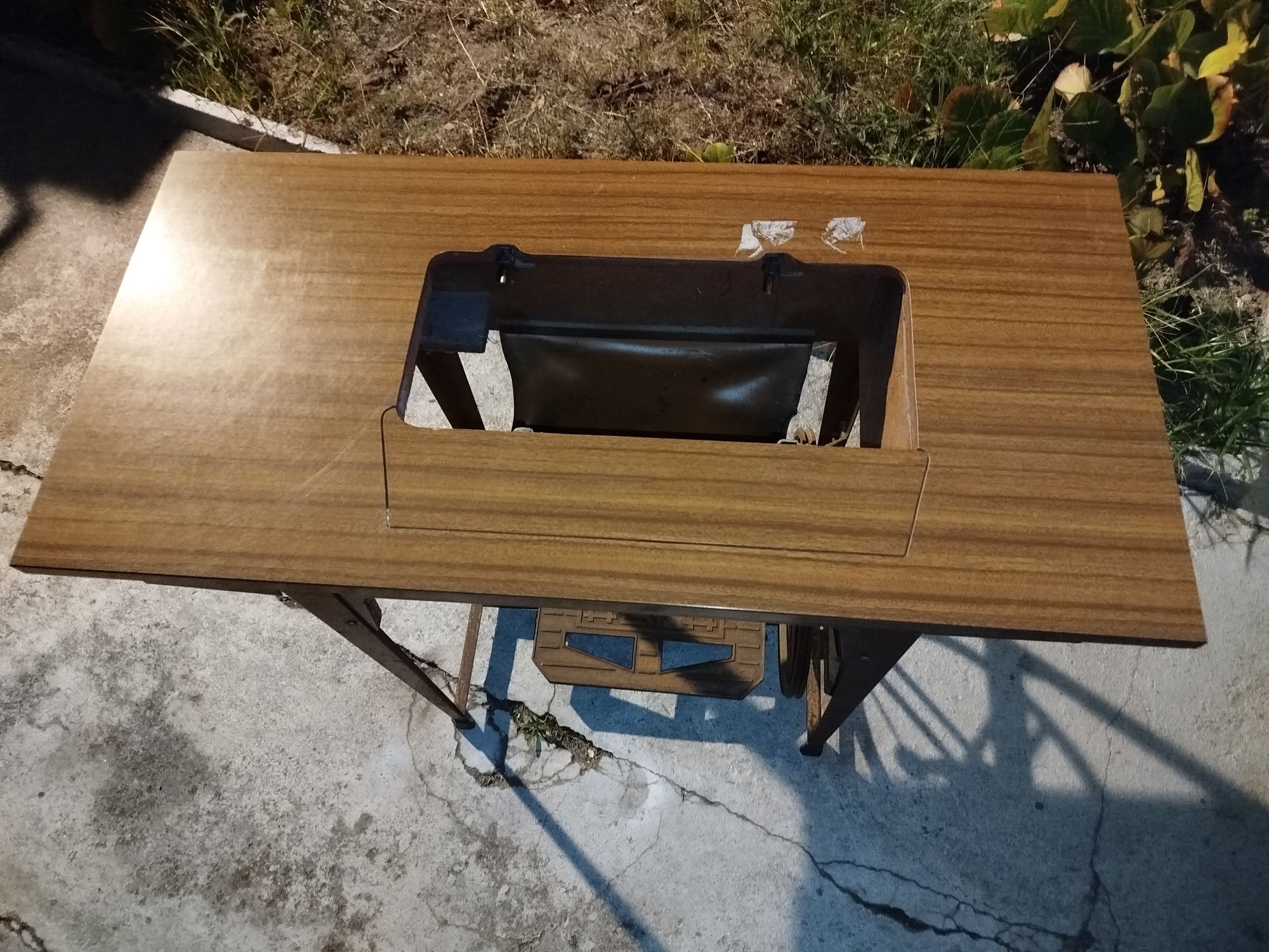 Móvel de máquina de costura