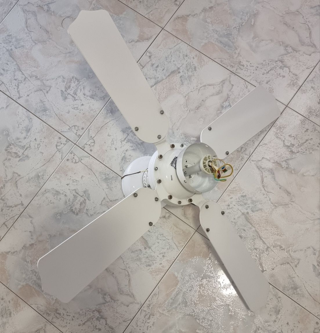 Candeeiro tecto branco com ventoinha