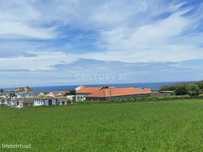 Terreno com vista para o mar localizado nas Lajes-Praia da Vitória-Ilh