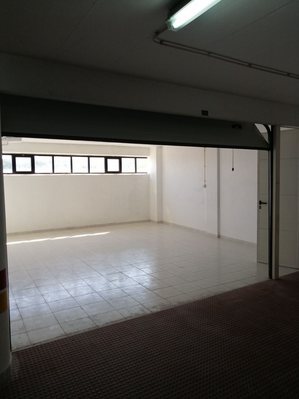 Box de 32m2 com luz natural