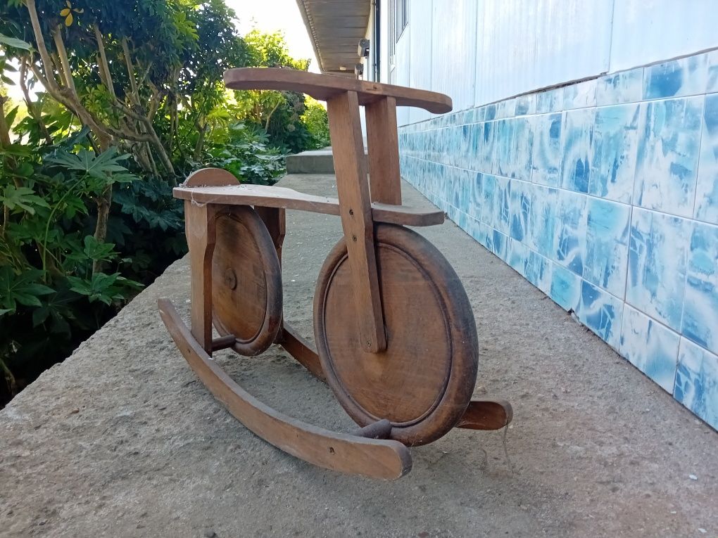 Vendo  bicicleta baloiçar de madeira