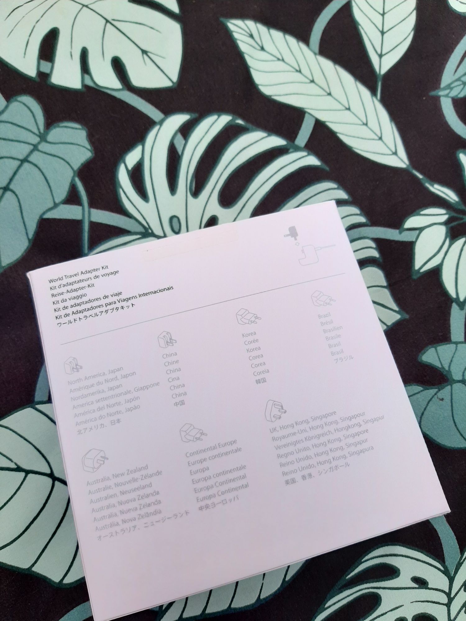 Uniwersalny zasilacz Apple dla podróżujących- World Travel Adapter Kit