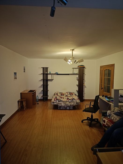 Оренда місця в кімнаті, 2500 грн