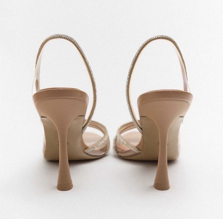 Босоніжки відомого бренду