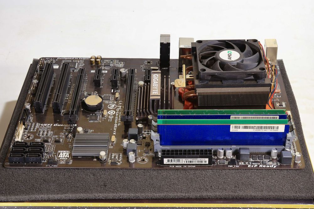 GA-970A-DS3PFX ,AMD3+ Phenom 3.4 MHz, DDR3 16GB, Windows 10 Pro