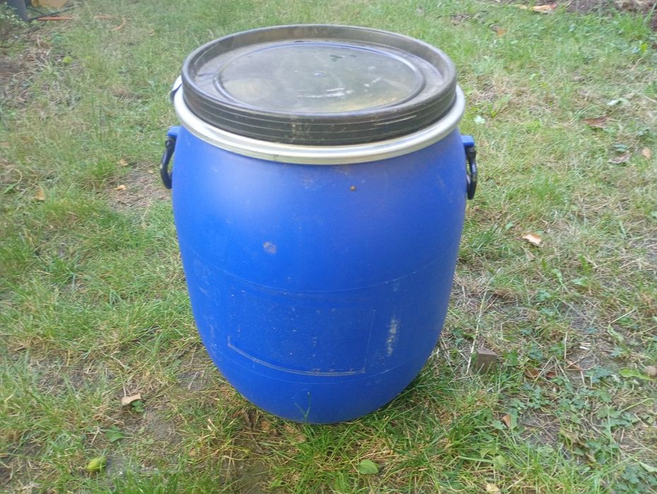 Beczki plastikowe pojemniki na kapustę ogorki ziarno miód deszczówkę