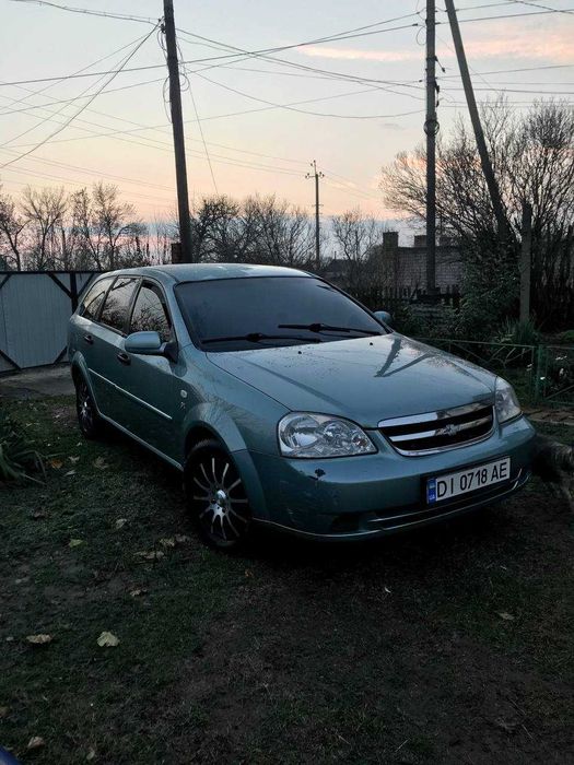 Продам автомобиль Шевроле лачети.