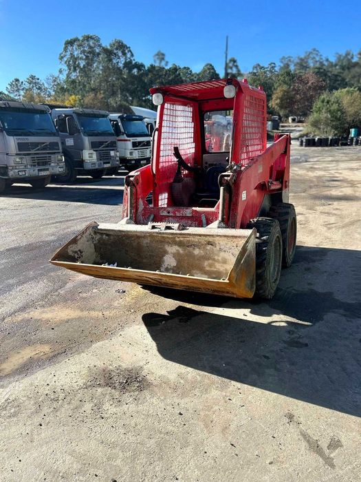 Mini Pá Carregadora Komatsu SK714