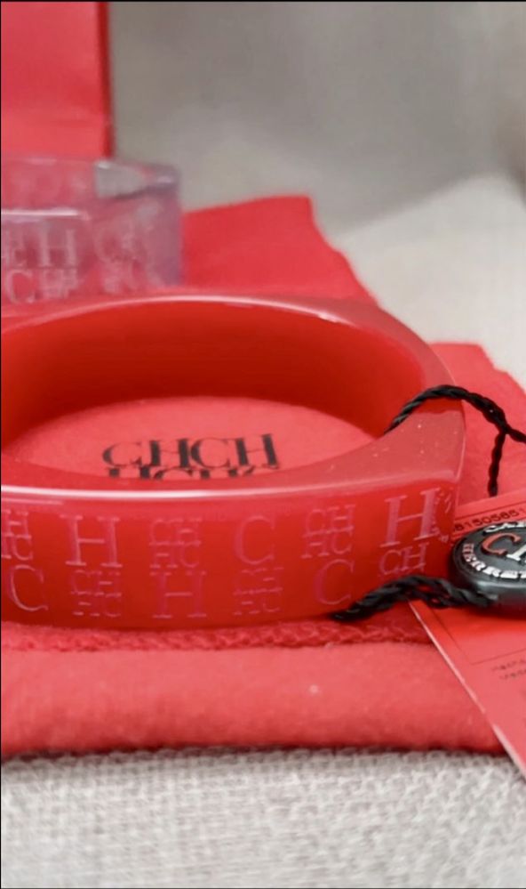 Pulseiras e aneis Carolina Herrera