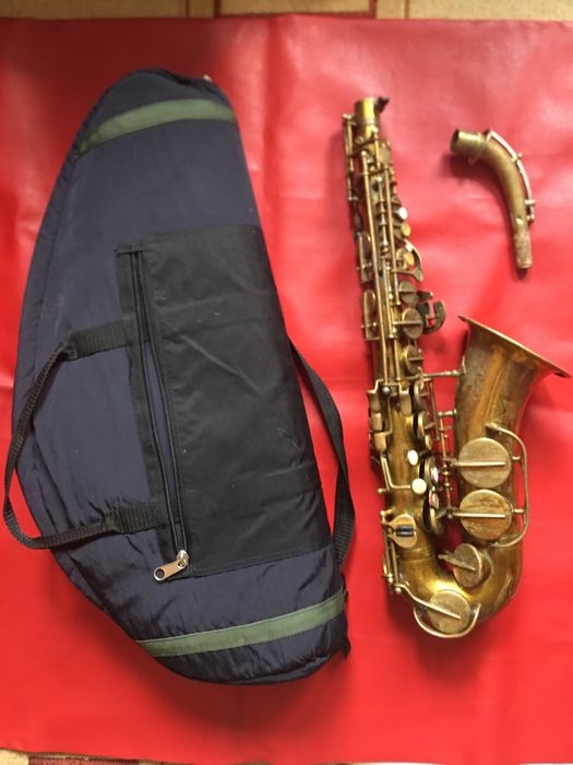 Саксофон, в комплекте сумка / кофр / футляр