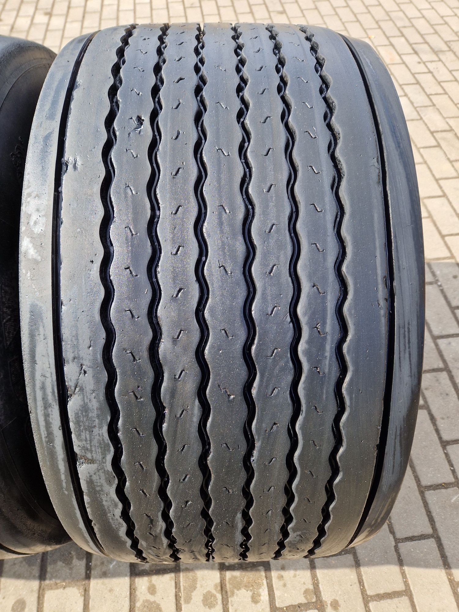 Używane opony 445/45R19,5 MICHELIN XTA2 Naczepa Mega