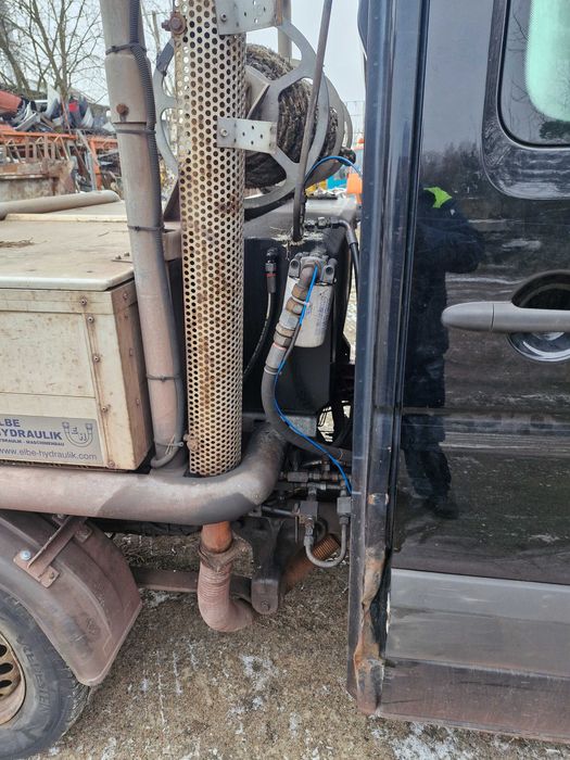 Sprzedam specjalistyczną zabudowę do cumowania statków (bez auta)