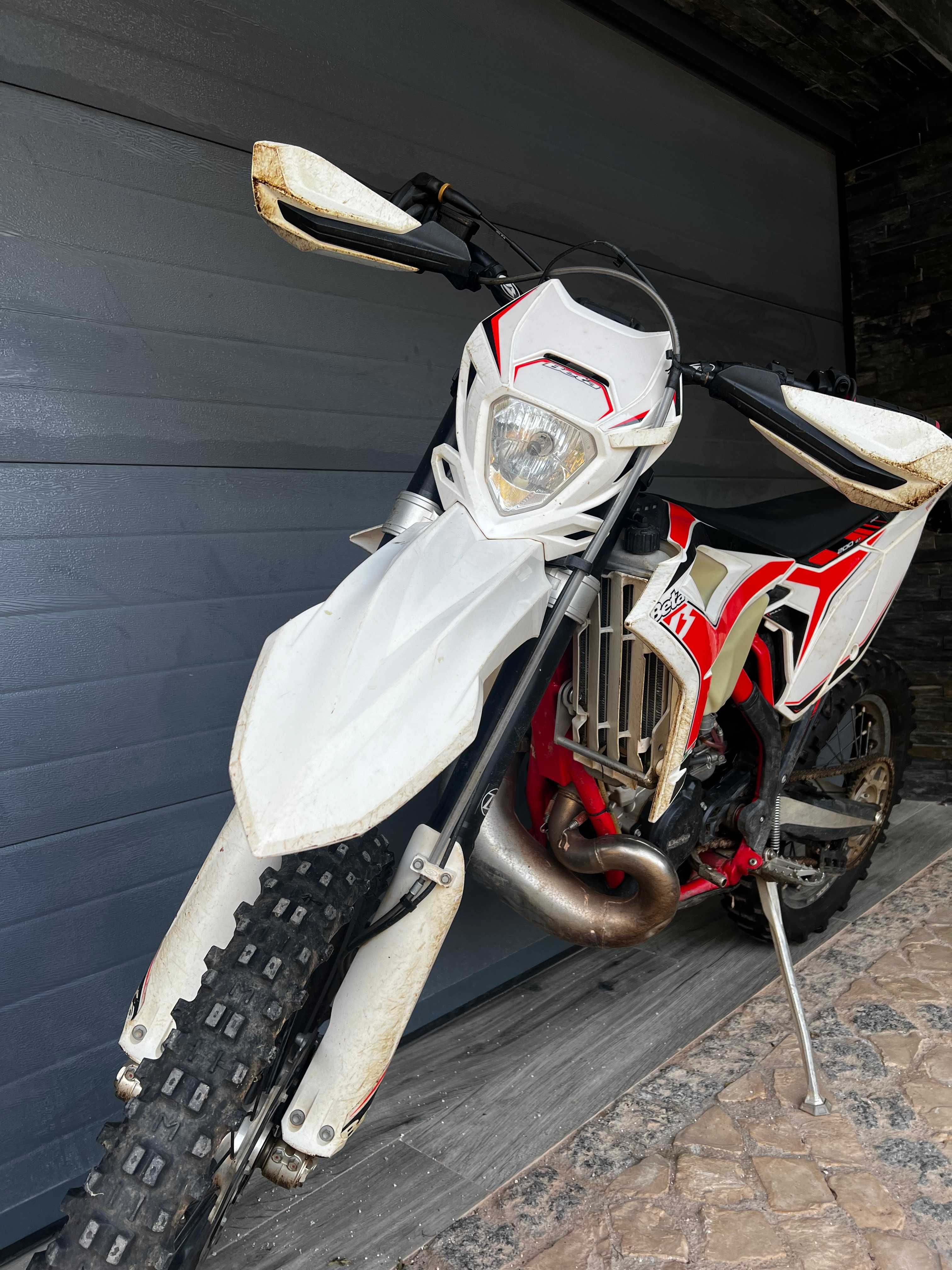 Beta 200 RR 2T 2021 com apenas 11h