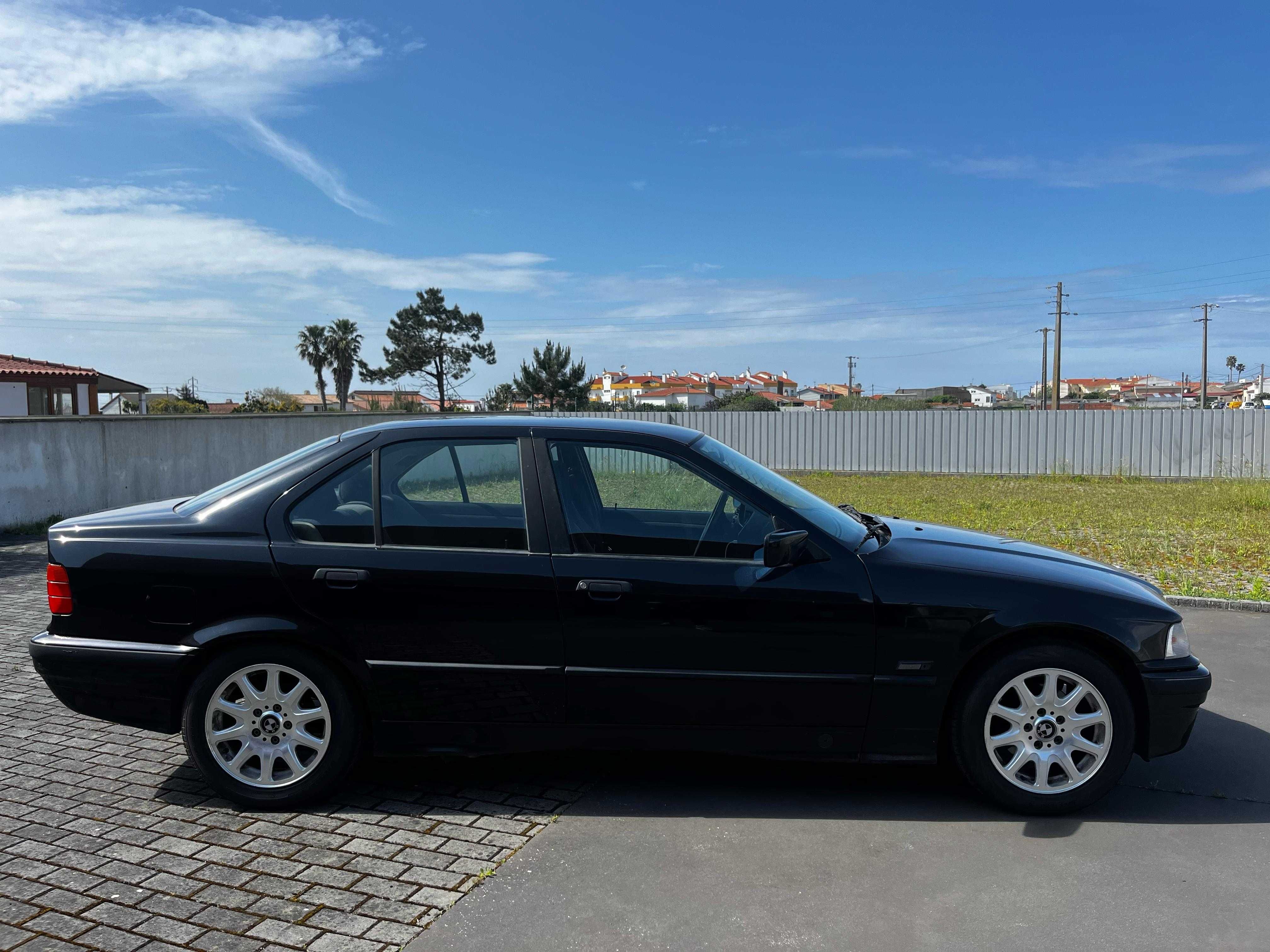BMW 318i E36 – 1995 | 230.600 km | Preto