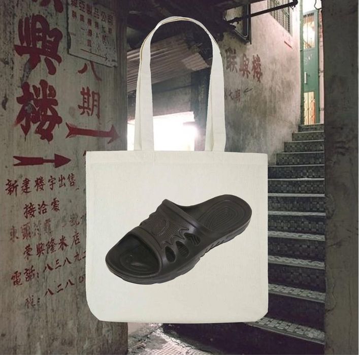 Футболка з тапком